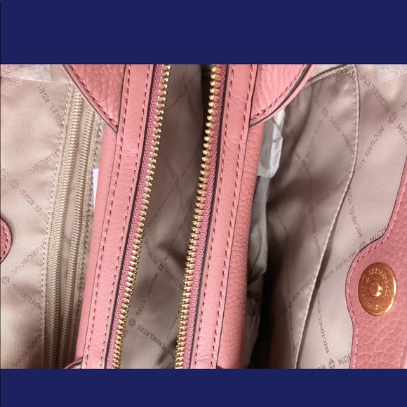 Gaby’sBags-Michael Kors MD Chain Tote - Picture 6 of 7